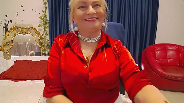 Snapshot of HypnotikCate chatting on March 1, 2025, 6:54 pm HypnotikCate online show from March 1, 2025, 6:54 pm