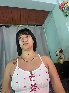 Snapshot of EVAH_LEE_ chatting on February 5, 2026, 3:33 am EVAH LEE online show from February 5, 2026, 3:33 am