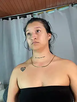 Snapshot of EVAH_LEE_ chatting on February 14, 2026, 2:41 am EVAH LEE online show from February 14, 2026, 2:41 am