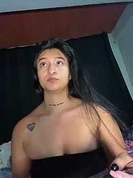 Snapshot of EVAH_LEE_ chatting on April 19, 2026, 2:00 am EVAH LEE online show from April 19, 2026, 2:00 am