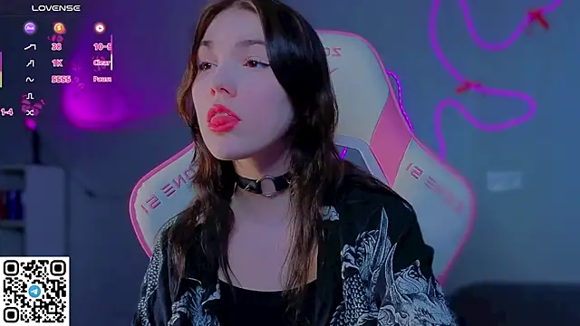 Sophie SkyAngel online show from April 4, 2026, 1:19 pm