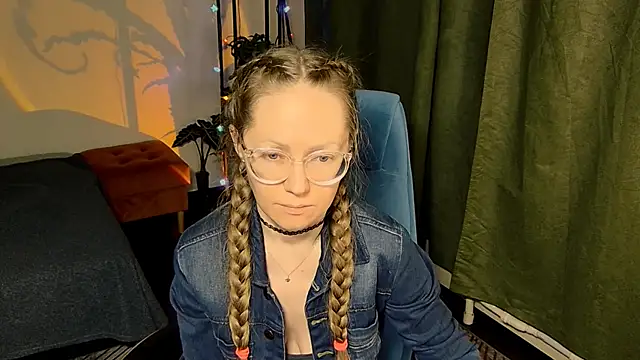  Goldilocks  online show from October 7, 2025, 4:04 pm