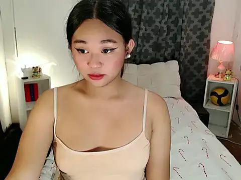 Malia cummer online show from March 17, 2026, 7:06 pm