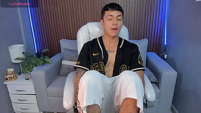 Leo santoro online show from November 6, 2025, 1:56 pm