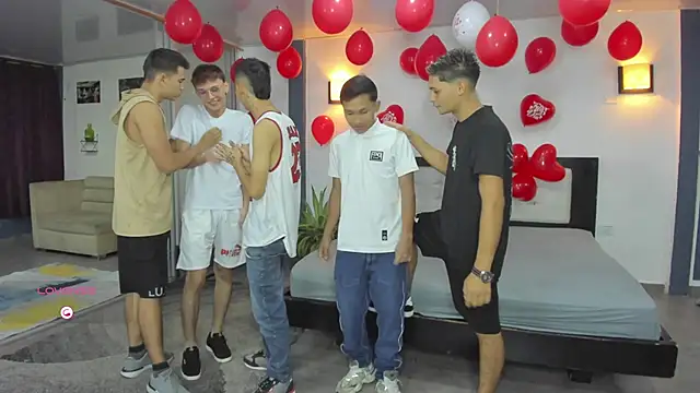 Bisexlifehot   online show from September 20, 2025, 11:17 pm