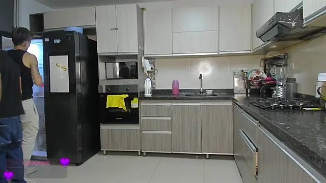 Bisexlifehot   online show from February 11, 2026, 11:10 pm