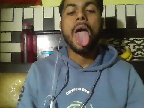 ursdreamperson online show from December 17, 2025, 4:18 am