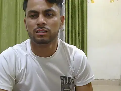 ursdreamperson online show from May 25, 2026, 2:23 pm