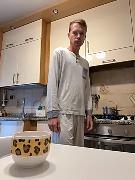 Italy sex boy online show from September 27, 2025, 11:37 am