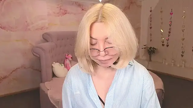 Wendy Waves online show from October 18, 2025, 11:11 am