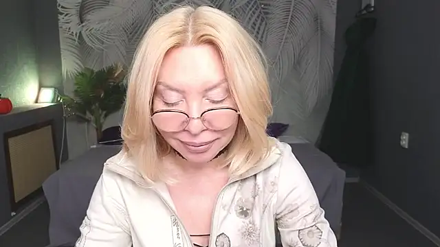 Wendy Waves online show from November 20, 2025, 1:11 pm