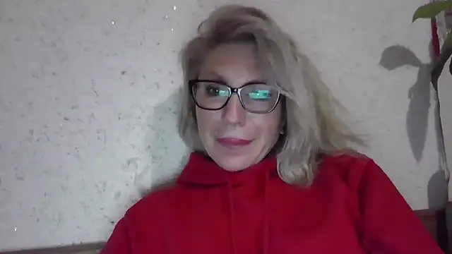 Snapshot of fox_red_lady7 chatting on April 17, 2026, 6:55 pm fox red lady7 online show from April 17, 2026, 6:55 pm