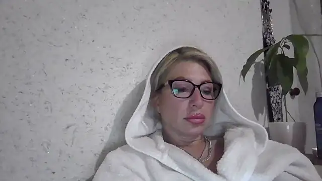 Snapshot of fox_red_lady7 chatting on May 2, 2026, 8:36 pm fox red lady7 online show from May 2, 2026, 8:36 pm