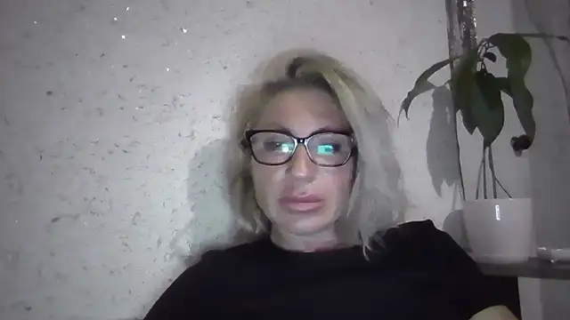 Snapshot of fox_red_lady7 chatting on May 8, 2026, 7:30 pm fox red lady7 online show from May 8, 2026, 7:30 pm