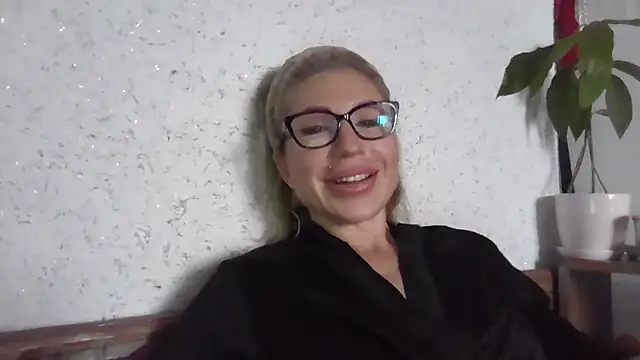 Snapshot of fox_red_lady7 chatting on May 14, 2026, 8:54 am fox red lady7 online show from May 14, 2026, 8:54 am