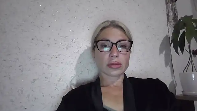 Snapshot of fox_red_lady7 chatting on May 31, 2026, 7:15 pm fox red lady7 online show from May 31, 2026, 7:15 pm