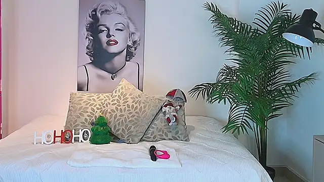 LUNAA    online show from November 29, 2025, 3:53 am