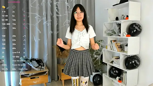 UdelaDodson online show from October 30, 2025, 1:07 am