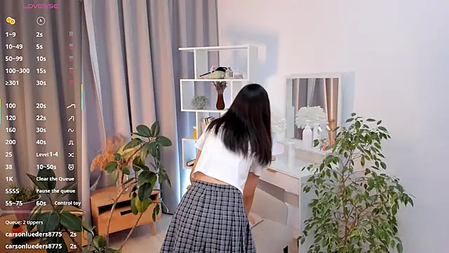 UdelaDodson online show from November 11, 2025, 3:06 am