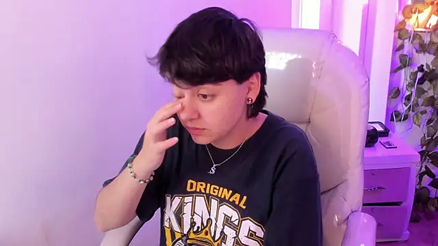 Nathaly ds online show from April 10, 2026, 6:23 pm