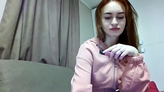 Snapshot of Requellia chatting on October 5, 2025, 12:25 pm Requellia online show from October 5, 2025, 12:25 pm