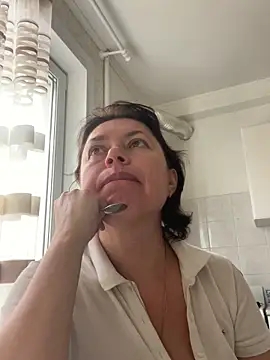 Kiravix online show from October 13, 2025, 7:41 am