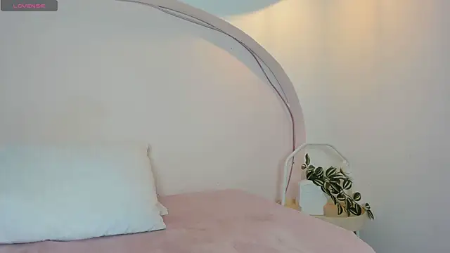 sweetluu  online show from September 24, 2025, 7:39 pm