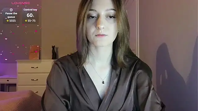 white liillyy online show from April 7, 2026, 9:37 pm