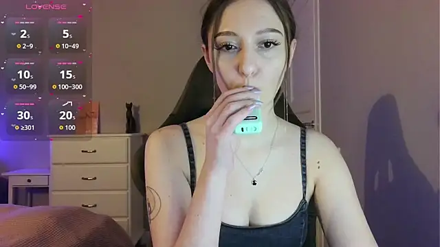 white liillyy online show from April 8, 2026, 10:21 pm