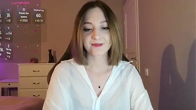 Snapshot of white_liillyy chatting on June 23, 2026, 8:40 pm white liillyy online show from June 23, 2026, 8:40 pm