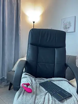 Mia HarperX  online show from October 15, 2025, 9:37 pm