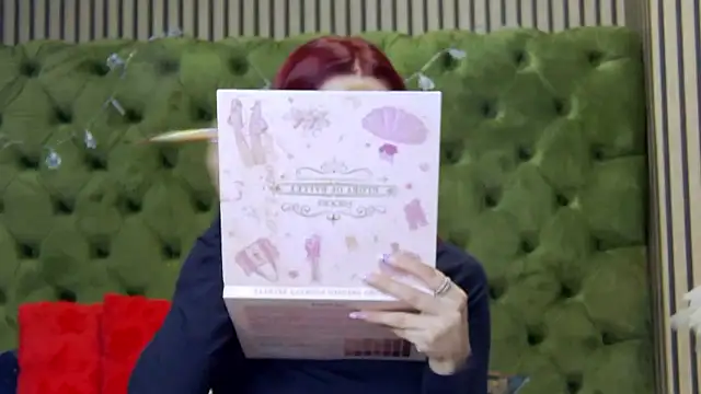 LunaHart online show from January 11, 2026, 5:40 pm