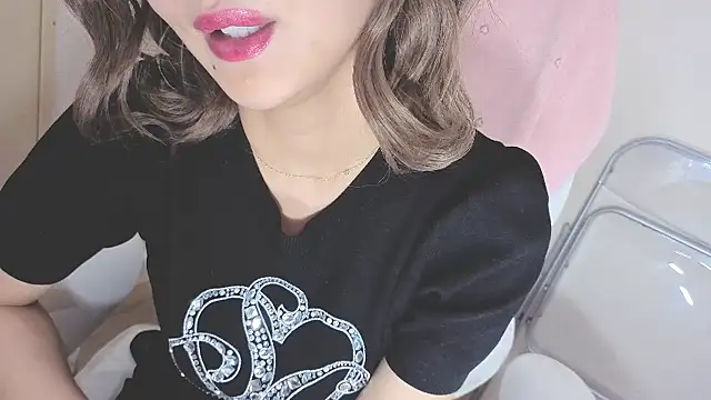 Snapshot of miho-ch chatting on June 19, 2026, 2:21 pm miho-ch online show from June 19, 2026, 2:21 pm