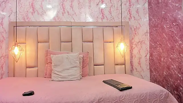 WILD FIREE  online show from December 15, 2025, 8:02 pm