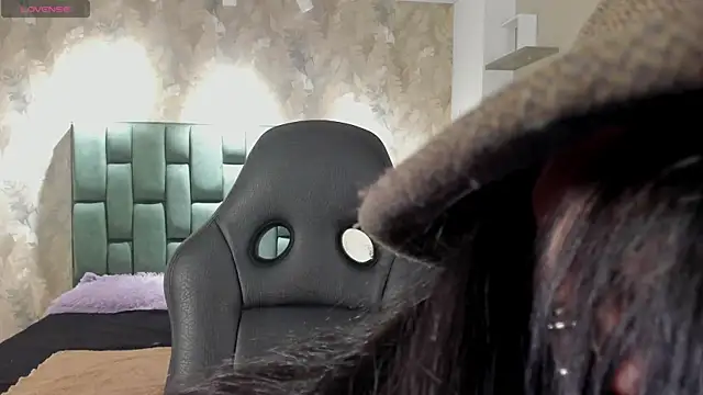 Saya Amaretto1 online show from January 7, 2026, 12:35 am