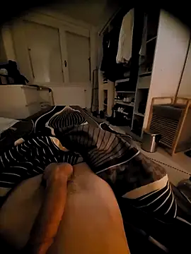 Snapshot of Henz007 chatting on April 5, 2026, 11:02 pm Henz007 online show from April 5, 2026, 11:02 pm