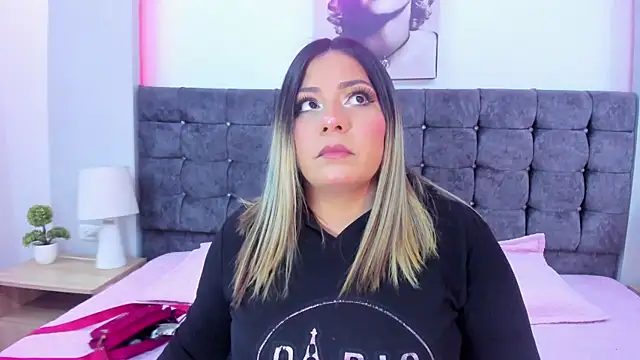 isabella horney  online show from October 30, 2025, 4:41 pm