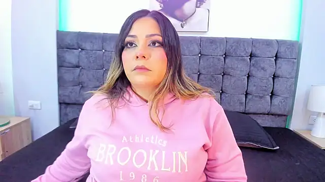 isabella horney  online show from December 16, 2025, 8:14 pm