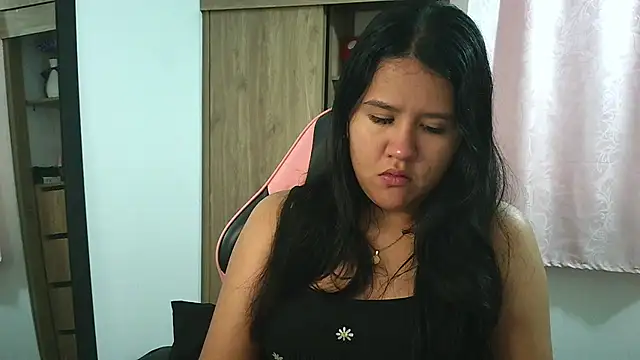 Oliviawatson1 online show from December 4, 2025, 1:09 pm