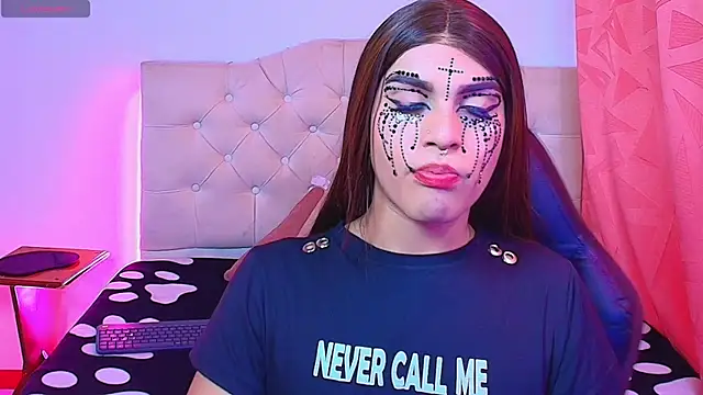 lailahdark online show from October 26, 2025, 5:35 am