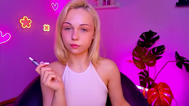 Snapshot of Charlotte_Colinss chatting on March 9, 2026, 3:32 am Charlotte Colinss online show from March 9, 2026, 3:32 am