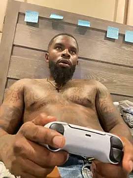 Snapshot of StandOnthatboy chatting on October 6, 2025, 12:30 am StandOnthatboy online show from October 6, 2025, 12:30 am