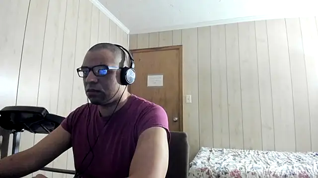 Snapshot of NaturalBeautyQueen chatting on June 20, 2026, 5:16 pm NaturalBeautyQueen online show from June 20, 2026, 5:16 pm