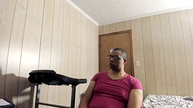 Snapshot of NaturalBeautyQueen chatting on June 29, 2026, 12:27 pm NaturalBeautyQueen online show from June 29, 2026, 12:27 pm