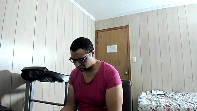 Snapshot of NaturalBeautyQueen chatting on July 25, 2026, 11:46 pm NaturalBeautyQueen online show from July 25, 2026, 11:46 pm