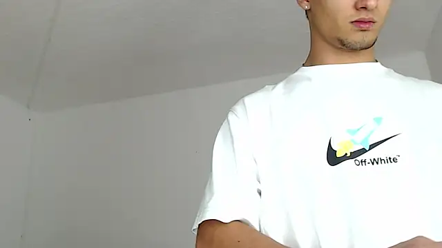 Alex mojica online show from December 23, 2025, 6:11 am