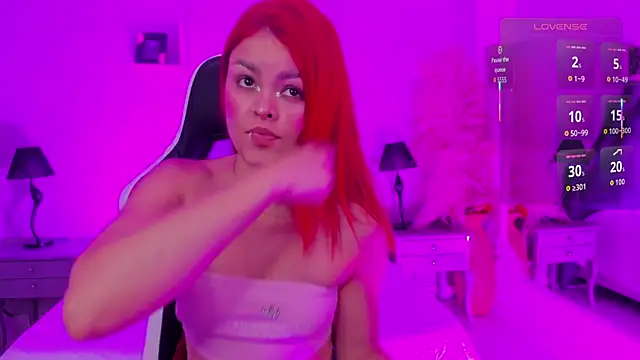 NahomiRichards  online show from May 6, 2026, 4:52 am