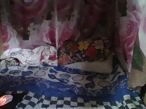 Snapshot of Kristen05 chatting on October 6, 2025, 9:45 pm Kristen05 online show from October 6, 2025, 9:45 pm