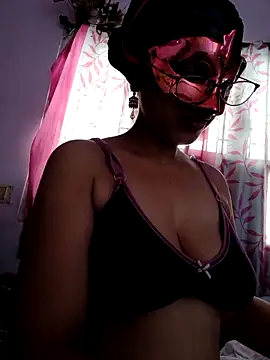 Snapshot of thanusi_2 chatting on March 5, 2026, 4:41 am thanusi 2 online show from March 5, 2026, 4:41 am