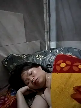 LinhNa999 online show from February 13, 2026, 1:40 pm